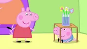 Peppa (l.) und Schorsch spielen verstecken. Doch hier ist Schorsch ziemlich leicht zu finden!