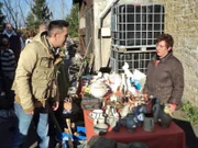 Experte Mauro Corradino (li.) mit Ute am Hofflohmarkt