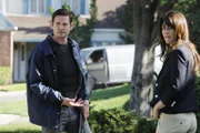 Teresa (Robin Tunney, r.) ermittelt in einem neuen Fall und stößt dabei auf ihren Bruder Tommy (Henry Thomas, l.). Doch was hat er damit zu tun?