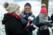 Über einen Ministiefel freuen sich hier v.li. Tanja Müller, Michaela Frick und Jutta Braun.