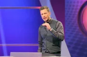 Moderator Florian Weber stellt in seinem Wissensquiz die Alltagstauglichkeit seiner prominenten Kandidaten auf die Probe.