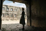 Dresden 1946: Das einst prachtvolle "Elbflorenz" ist eine Trümmerwüste. Durch den verheerenden Bombenangriff in der Nacht auf den 14. Februar 1945 sind 30 Prozent des Wohnraums völlig zerstört.