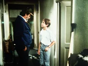 Mark (Victor French, l.) redet dem jungen Chris (Jeffrey Davis, r.) ins Gewissen ...