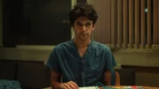 Auch wenn der Stress unerträglich sein kann, wird von Adam (Ben Whishaw) erwartet, stets das Richtige zu tun. Denn selbst der kleinste Fehler kann fatale Folgen haben.