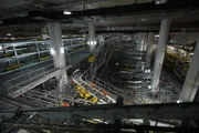 Innenansicht der Gepäcksortieranlage am Flughafen Dubai.