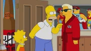 (v.l.n.r.) Lisa; Homer; Duffman