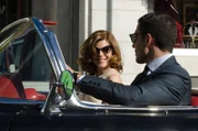 Cristina (Manuela Velasco, li.) und Alberto (Miguel Ángel Silvestre, re.) sind von ihrer Hochzeitsreise zurückgekehrt.