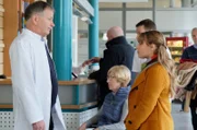 Dr. Roland Heilmanns Tochter Lisa möchte gern ihren Freund Luka aus der Theatergruppe besuchen, der nach einem Straßenbahnunfall in der Sachsenklinik liegt. Doch es hat sich herausgestellt, dass Luka kein Junge, sondern ein Mädchen ist und Svenja heißt.