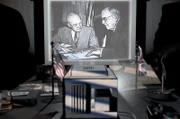 Operation "Ajax"- US-Präsident Dwight D. Eisenhower und CIA-Direktor Allen Welsh Dulles planen zusammen mit dem britischen Geheimdienst den Sturz der iranischen Regierung.