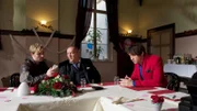 Nils Theede (Jonas Laux, l.) und Jan Reuter (Udo Kroschwald, M.) befragen Jens Kohler (Ralph Kretschmar, r.).