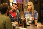 l-r: Mac (Rob McElhenney), Dee Reynolds (Kaitlin Olson)
