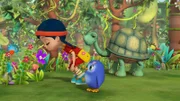Wissper - Jambo kann nicht mehr riechen - Jambo ist außer sich: Das große Schildkrötenfest steht vor der Tür, aber die Blumen scheinen kaputt zu sein. Sie duften kein bisschen, obwohl diese Blumen sonst doch ganz herrlich riechen. Jambo kann doch seiner Freundin Jasmina keine kaputten Blumen zum Fest schenken. Wissper stellt fest, dass Jambos Nase verstopft ist. Daher ruft sie einen Freund, der sich mit Nasen und Gerüchen gut auskennt. Kann Elefant Ellington Jambos Problem lösen? Foto: ORF/STUDIO 100 MEDIA. Veröffentlichung honorarfrei nur für redaktionelle Berichterstattung in Sendungszusammenhang und mit Copyrightangabe. Kontakt: foto@orf.at