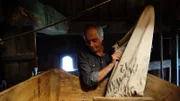 Christian Rach f¸llt das Mahlwerk der historischen M¸hle des Brotmuseums Ebergˆtzen mit einem Sack voller Korn.  Honorarfrei - nur f¸r diese Sendung bei Nennung ZDF und Axel LischkeChristian Rach fÂ¸llt das Mahlwerk der historischen MÂ¸hle des Brotmuseums EbergË†tzen mit einem Sack voller Korn.  Honorarfrei - nur fÂ¸r diese Sendung bei Nennung ZDF und Axel Lischke