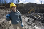 USA, Washington, Monroe, Portrait of Mike Rowe during Dirty Jobs shoot at Five Mile Quarry.