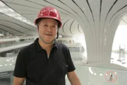 Mr. Gao im Beijing Daxing Flughafen