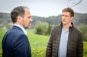 Vincent (Martin Walde, r.) hat ein Problem, wenn Markus (Timo Ben Schöfer, l.) Philipps Trauzeuge wird.