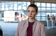 Kommissarin Nina (Julia E. Lenska) versucht, die Identität der Leiche herauszufinden. Keine leichte Aufgabe, denn der Tote hatte keine Papiere bei sich – und verklebte Finger.