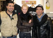 Trödelprofi Sükrü Pehlivan (li.) mit Anja und Yüksel