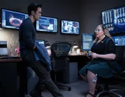 Tyler Green (Ryan-James Hatanaka, l.); Penelope Garcia (Kirsten Vangsness, r.)