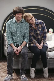 Sind endlich unter sich, nachdem Stuart ausgezogen ist: Howard (Simon Helberg, l.) und Bernadette (Melissa Rauch, r.) ...
