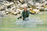 Micha Oberländer (Matthias Koeberlin) springt ins Wasser um Luna zu reanimieren.