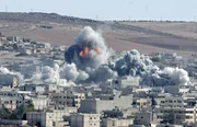 Seit 2001 geben die USA geschätzt rund 2,5 Billionen US-Dollar für Anti-Terror-Maßnahmen aus. Zum Teil überschneiden sich die Kosten mit denen der Kriege im Irak und Afghanistan.
