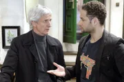 Jannicks (Mike Adler, r.) klare Worte bringen Robert (Mathieu Carrière, l.) ins Grübeln.