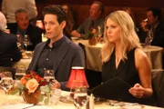l-r: Dennis Reynolds (Glenn Howerton), Dee Reynolds (Kaitlin Olson)