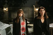 Das Motto des Freitagsdinner lautet für Lorelai (Lauren Graham, r.) und Rory (Alexis Bledel, l.) immer wieder: Augen zu und durch!
