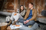 Vincents (Martin Walde) optimistische Erkenntnis angesichts des Nahtodes spricht Maxi (Katharina Scheuba) aus dem Herzen.