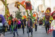 Während des Karneval von New Orleans wird auf den Straßen Navy Petty Officer Toussaint Patrice erstochen aufgefunden. Das NCIS-Team beginnt mit den Ermittlungen ...
