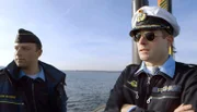 U-Boot Kommandant Lars Gössing mit seinem Wachoffizier Marco von Korber auf der Brücke.