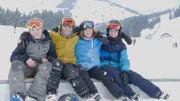 Peter, Jakob, Tobi und Julien sind 13 Jahre alt, dicke Freunde und Snowboard-Freestyler! Sie trainieren zweimal pro Woche im Verein und wollen jetzt zum ersten Mal an einem Wettkampf teilnehmen. "PUR+" ist dabei.