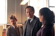 Dalgliesh muss mit Kate Miskin und Charles Masterson zusammenarbeiten. (v. l. n. r. Jeremy Irvine, Bertie Carval, Carlyss Peer)