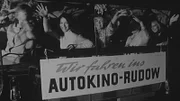 Besuchende des Autokino-Rudow.