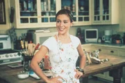 Kaum zu glauben: Phoebe (Alyssa Milano) findet die Fähgikeiten der Schimpansen sehr belustigend.