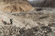 Andrzej Bargiel ist bei seinem ersten Versuch der Besteigung des K2 in Pakistan zu sehen.