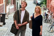 Annette (Annette Frier) möchte, dass Sohn Jeremy (David Nolden) endlich flügge wird.
