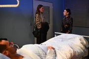Jenny (Kaja Schmidt-Tychsen, M.) ist getroffen, als Simone (Tatjana Clasing) sie weiterhin für Richards (Silvan-Pierre Leirich) Zustand verantwortlich macht.
