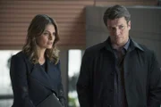 Nach dem Verbot, mit Beckett oder dem 12. Revier zu arbeiten, besorgt sich Castle eine Zulassung als Privatdetektiv ...