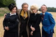 ONE SISTER BONIFACE MYSTERIES, "Schmutzige Wäsche", am Mittwoch um 20:15 Uhr. v.l.n.r. Genevieve Loveday (Lisa Ellis), Eric Cockburn (James Hurn), Sally Chagford (Chelsea Fitzgerald) und Sexton St Juste (Stephen Matthews).