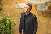 Navy-Therapeut Gabriel Lin bittet Pride, Lasalle (Lucas Black) und das restliche Team um Hilfe, nachdem er herausgefunden hat, dass er mit einer tödlichen Dosis Radioaktivität vergiftet wurde ...