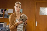 ARD/HEITER BIS TÖDLICH - HENKER & RICHTER, neue Krimiserie (16 Folgen), Folge 12 'Hol's der Geier', am (16.02.12) um 18.30 Uhr im Ersten. Ein Totenschädel, in dem eine Patronenhülse steckt: ein heikler Fall für Saskia Henker (Rike Schmid).