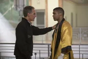 Während der Ermittlungen trifft Agent Pride (Scott Bakula, l.) auf den Petty Officer Johnny Rudd (Rome Flynn, r.). Ist dieser der Schlüssel zum Rätsel?
