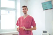 Casper Jaginiak (23) ist Hebammen-Student am Martin-Luther Krankenhaus in Berlin.