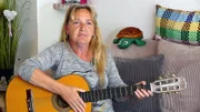 Eva (57) ist in den Benz-Baracken aufgewachsen und würde auch gern dorthin zurückziehen. Obwohl die 57-Jährige verheiratet ist, wohnt sie allein in ihrer 40 Quadratmeter-Wohnung.