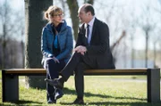 Corinna (Esther Esche, l.); Wolfgang (Horst Günter Marx, r.)