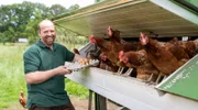 Rainer Overkämping hält auch Bio-Hühner auf seinem Hof in Rhede, Münsterland.