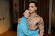 Lilly (Iris Mareike Steen) nimmt Nihat (Timur Ülker) in die Pflicht, Erik nicht hängen zu lassen.
