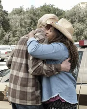 Rudy (Ed Begley Jr., l.); Constance (Pam Grier, r.)